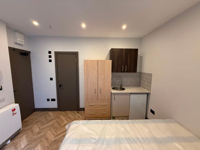 DSS-Studio Flat Available in Hayes Hillingdon UB7 Main Photo