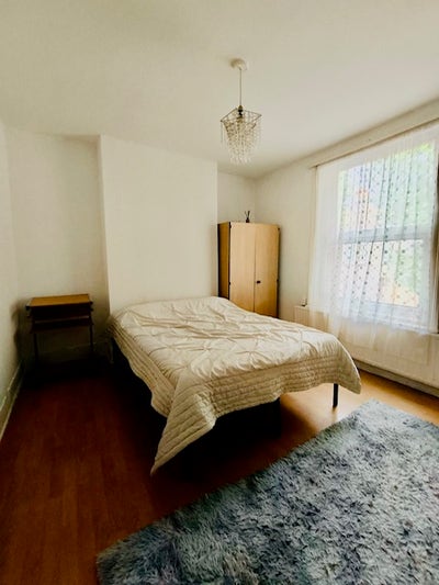 Spacious Double Room Available Main Photo
