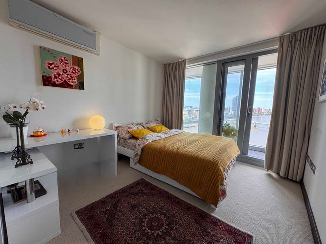 Spacious Double: Stunning River Views (High Floor) Main Photo