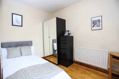 Three rooms in the same property/Boston Manor Main Photo