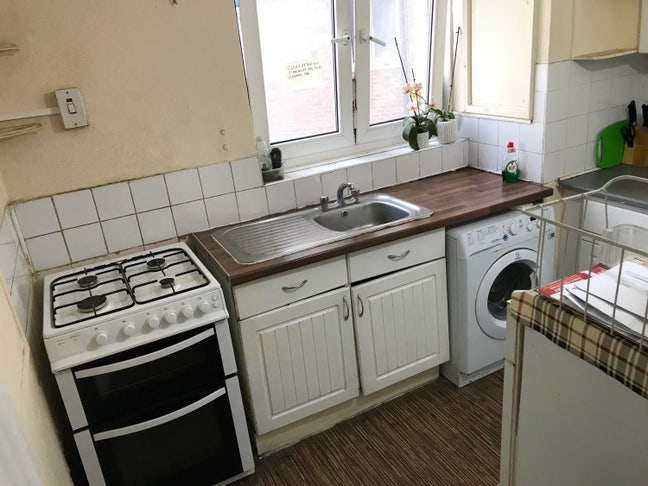 5min to Upton Park 🚂 | Spacious Room | Bills Incl Main Photo