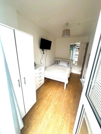 Double rooms available in Roehampton Main Photo