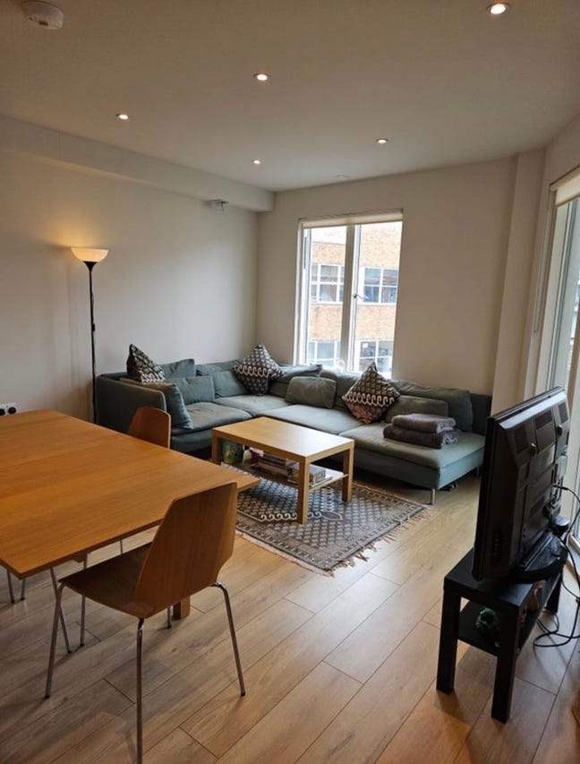 King room available in 3 bedroom Putney flatshare Main Photo