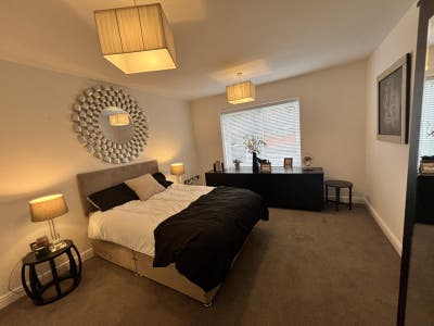 Stylish Female-Friendly Professional House Share Main Photo