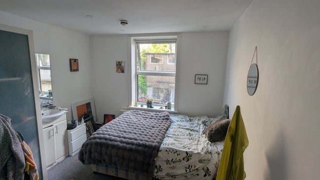 Friendly professional house share ! Main Photo
