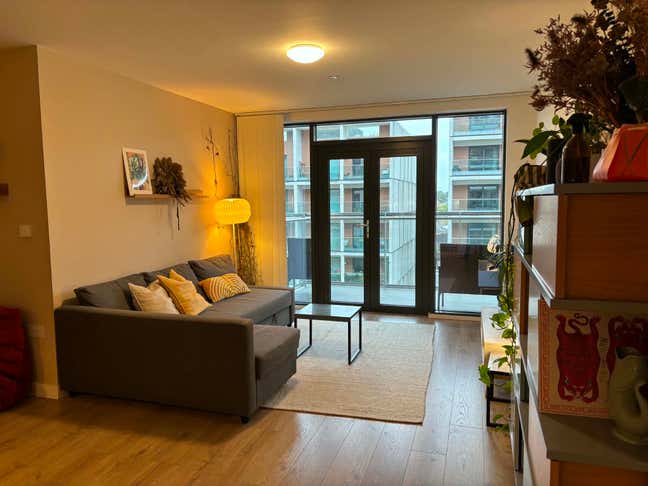 Couples Room W Ensuite in Lovely Dalston Apartment Main Photo