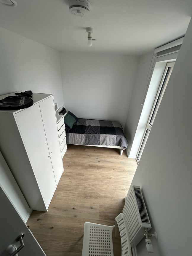 Premium single room with view | Canary Wharf Main Photo