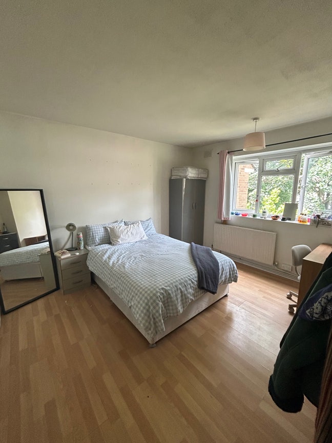 Big double room in girls flat, Stockwell Main Photo
