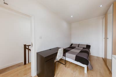 Bright Double Room | All Bills and Garden  Main Photo