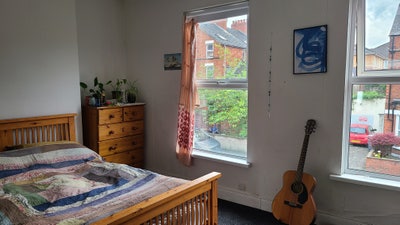 Room to rent off Ormeau Road until 31st August Main Photo