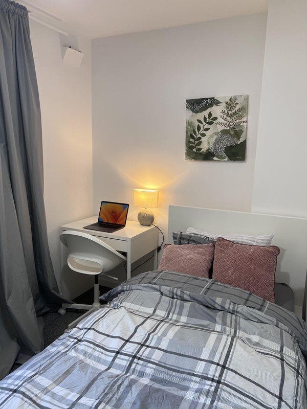 Double & Single Rooms | Bills Inc | Aldi Opp Main Photo