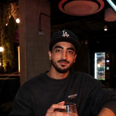 23-Year-Old Professional & Content Creator Looking Main Photo
