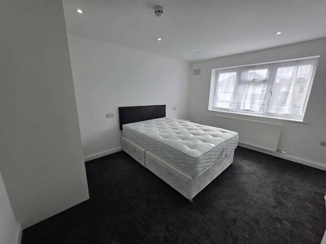 Ensuite double room available off Uxbridge Road Main Photo