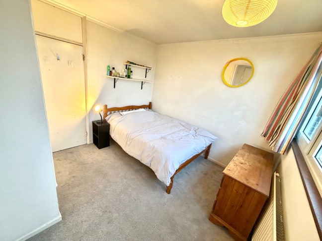  Double Room in East Putney with large storage  Main Photo