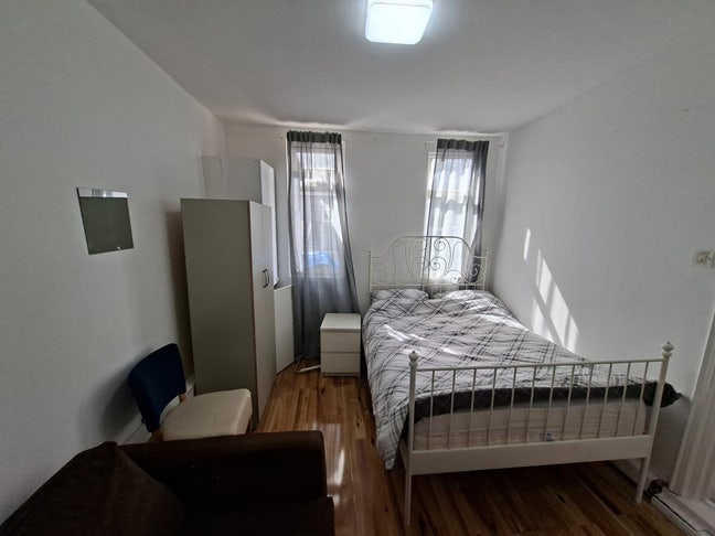 Private Double Room Furnished  East London  Main Photo