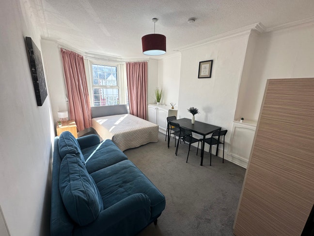 🍁 3 rooms in 5bed in Colliers Wood, safe location Main Photo