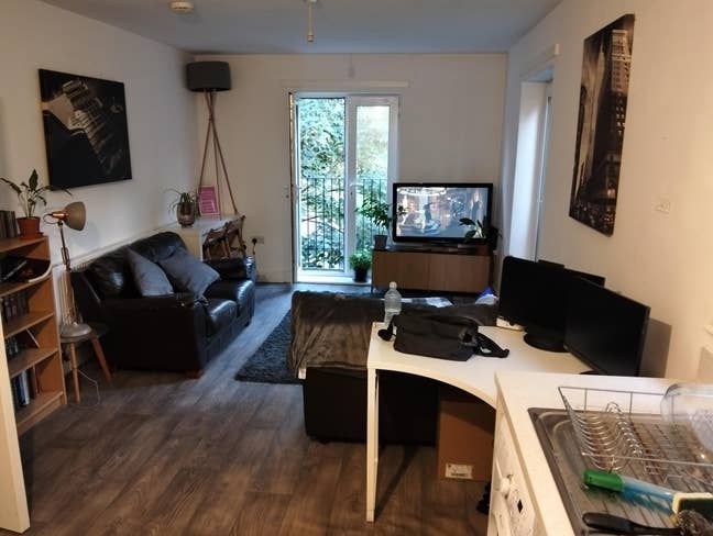 New apartment - 1 room (Rent and bills included) Main Photo