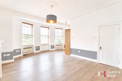 Fab 1 bed flat on Blackheath Rd Off Street Parking Main Photo