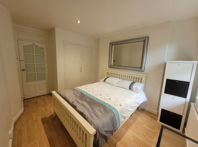 Posh Chiswick!! Main Photo
