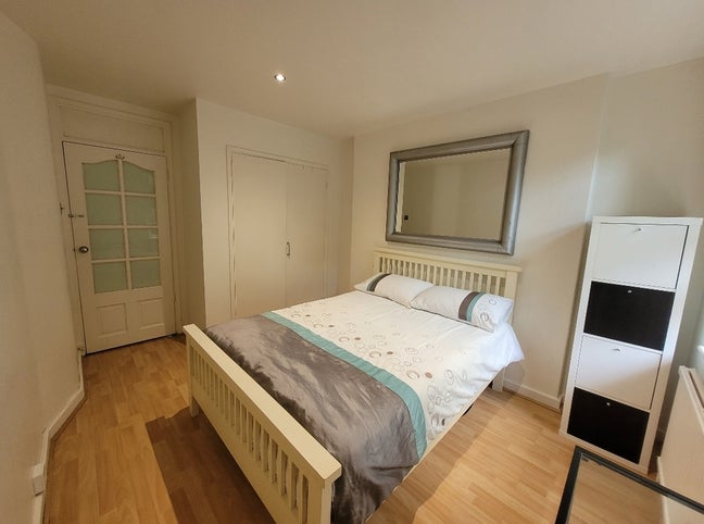 Posh Chiswick!! Main Photo