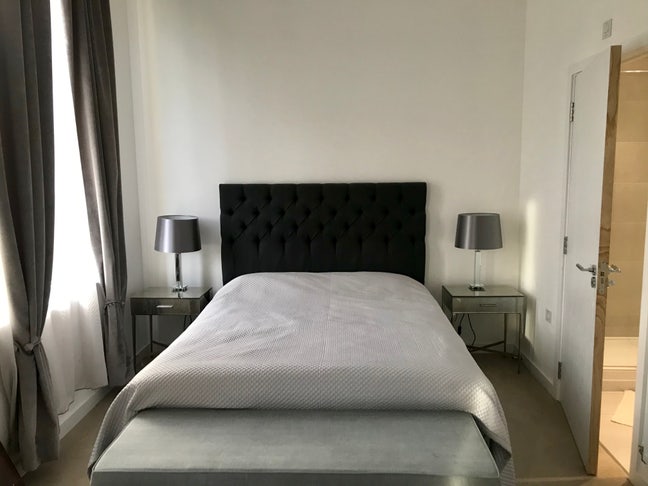  Spacious Double Room with Ensuite in Modern 3-Bed Main Photo