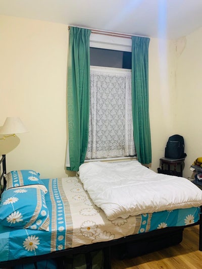 Double room available for couple or female friends Main Photo