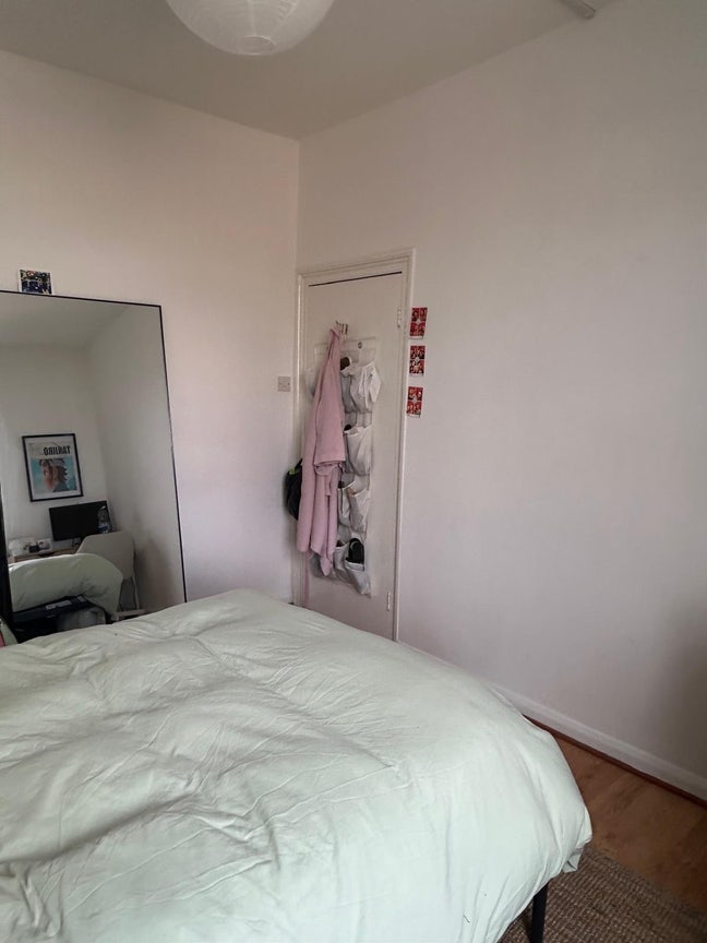 Bright double room in Homerton Main Photo