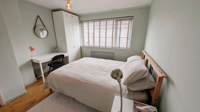 Double room in clean, chilled and comfy house Main Photo