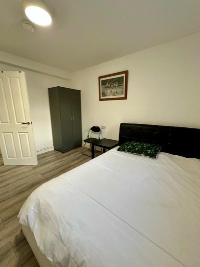 Double room for sharing Main Photo