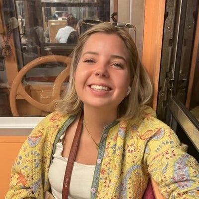 Hi! Looking for a flat share or short term su... Main Photo