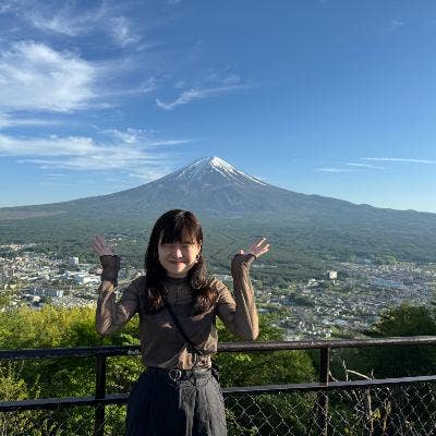 Professional Female seeks a double room Main Photo