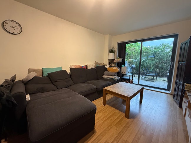 Large 3 Bedroom Flatwoth outside space  Main Photo