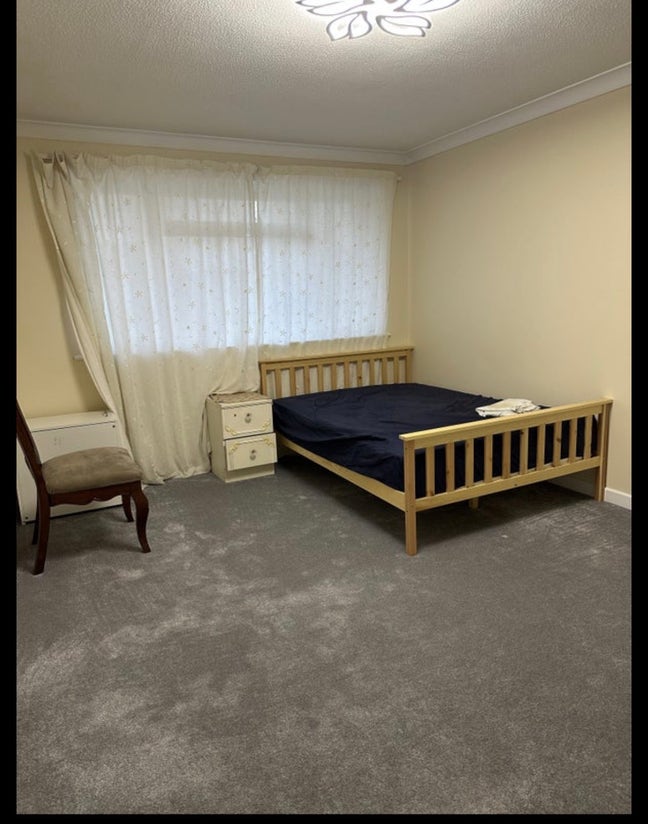 Double room in Cosham High Street near to QA  Main Photo