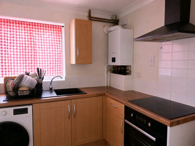 Double room available in Freshbrook Main Photo