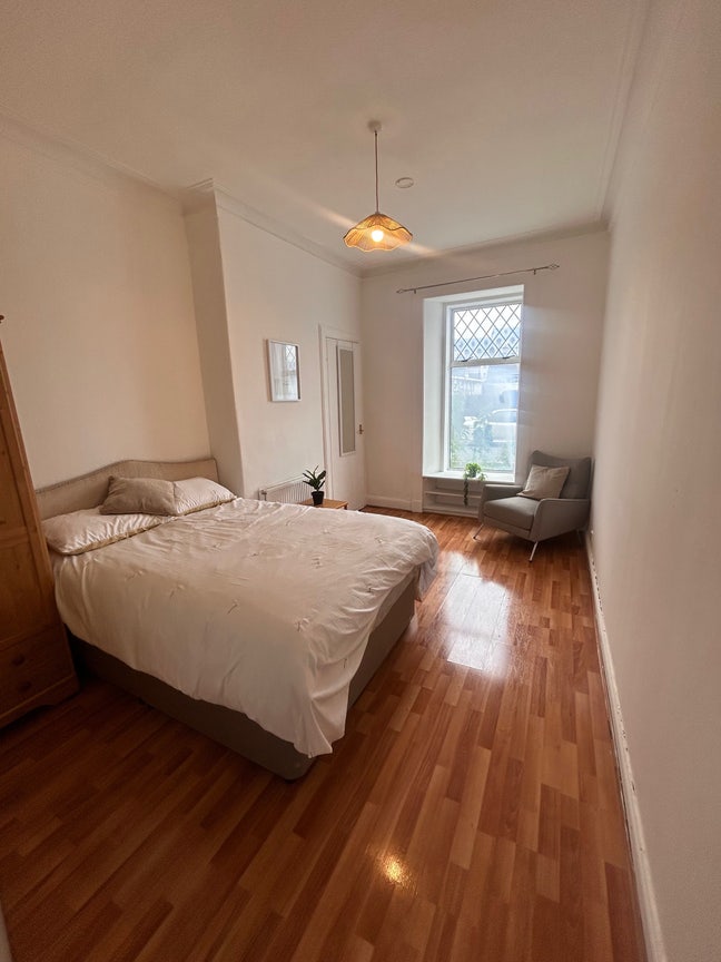 Big room 1 min away UWS Main Photo