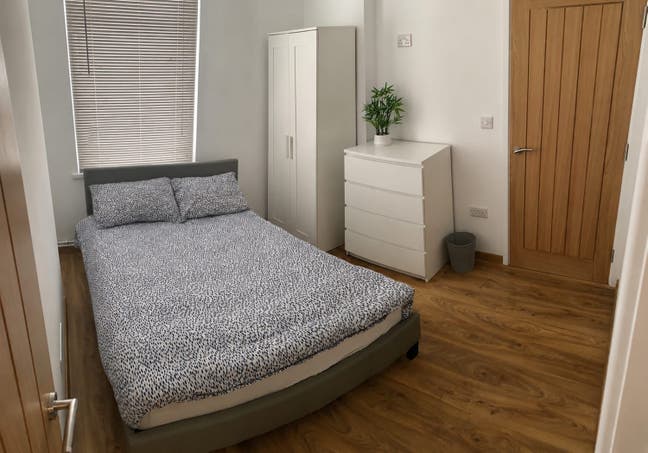 Spacious Double Room with Private En-Suite Bathroo Main Photo
