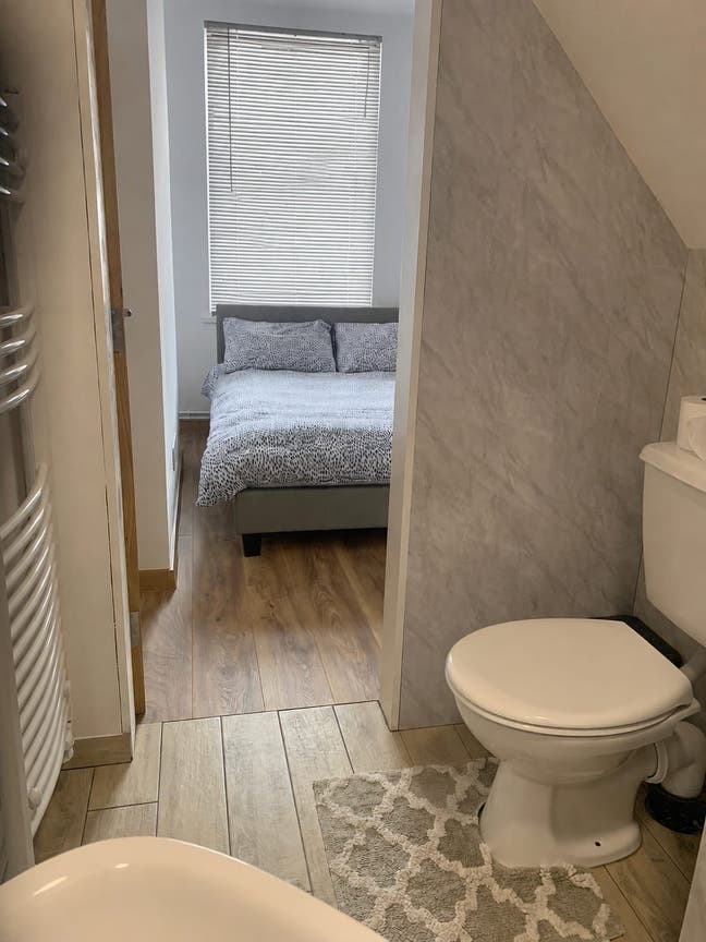 Spacious Double Room with Private En-Suite Bathroo Main Photo