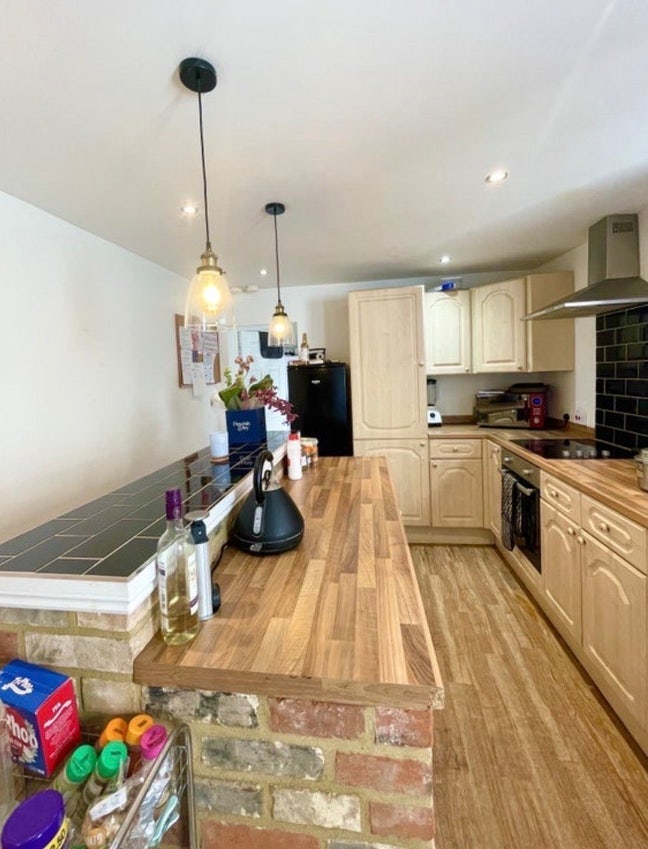 NO FEES, Great location, Spacious House,  Main Photo