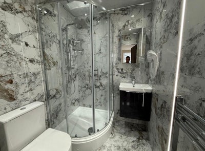 Cozy, Friendly 1-Bed Flat with Cathetral View Main Photo