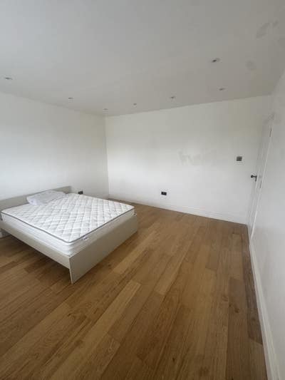 Double Bedroom  Main Photo