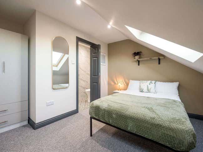 Rooms Available 🏡 Crowell Road Main Photo