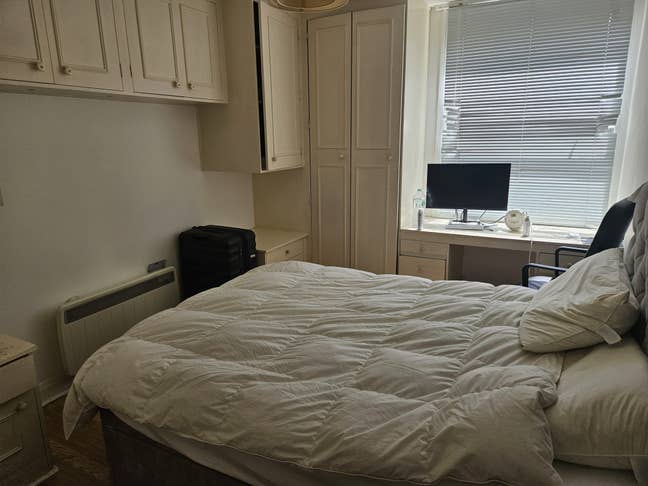 Double room with  separate bathroom in 2 Bed flat Main Photo