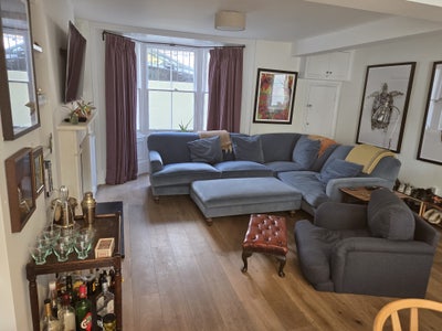 Double Room going in Bow Main Photo