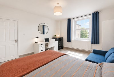 Bright Large Double in East London E3, Bow Road 🏠 Main Photo