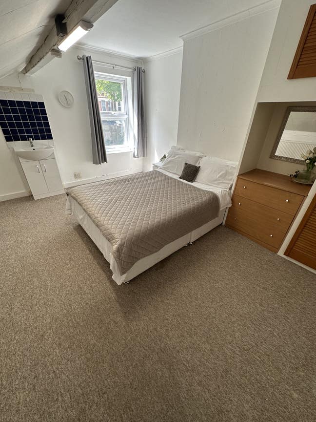 Double room available near Ipswich train station  Main Photo