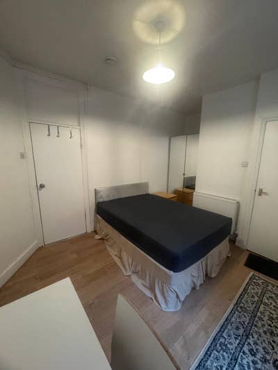 Ensuite Room Available from 1st July - Finchley Rd Main Photo