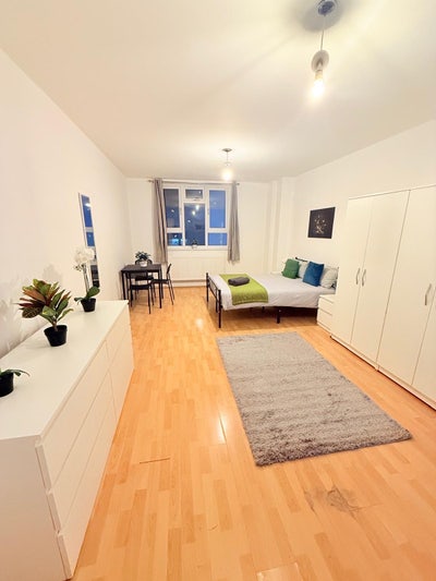 ✨ 🛏️  King Size En-Suite Room in 📍Aldgate East Main Photo