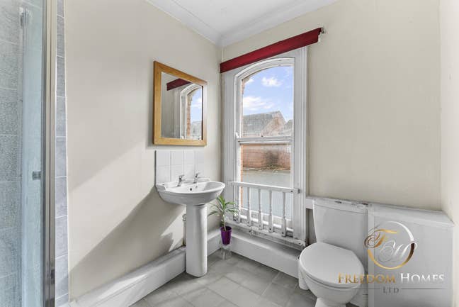 ⭐ Great Value House Share | Close to Hospital Main Photo