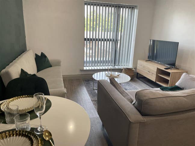 Luxury City Centre 1 Bedroom Flat Immediate Let  Main Photo