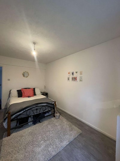 Large Double Room in SW4 available from 10 August  Main Photo